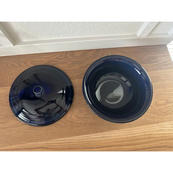 Retired Fiestaware 9.25" Large Cobalt Blue casserole dish with lid USA - Picture 3 of 8